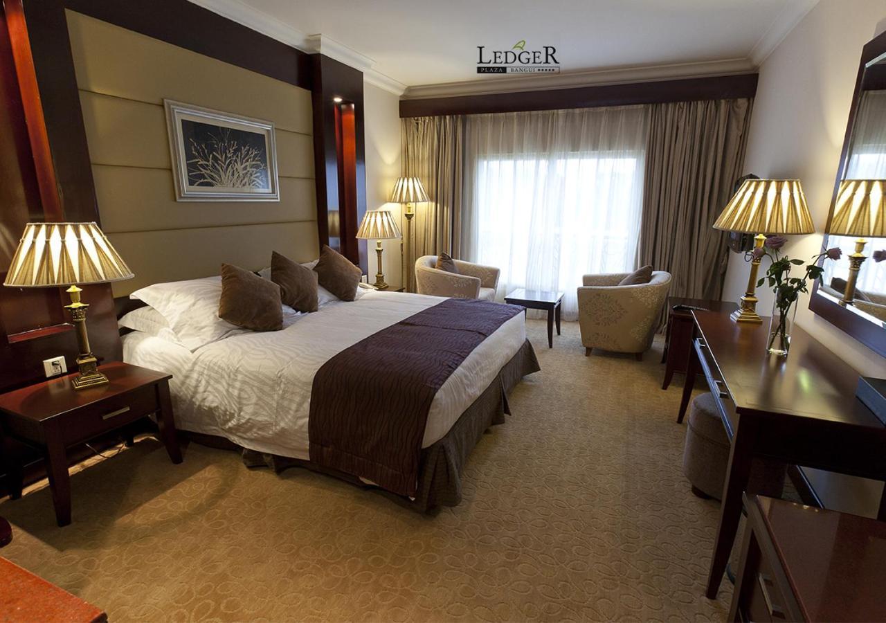 Hotel Ledger Plaza Бангѝ Екстериор снимка