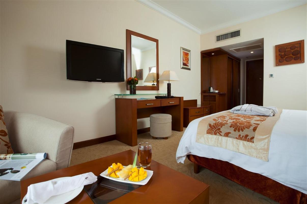 Hotel Ledger Plaza Бангѝ Екстериор снимка