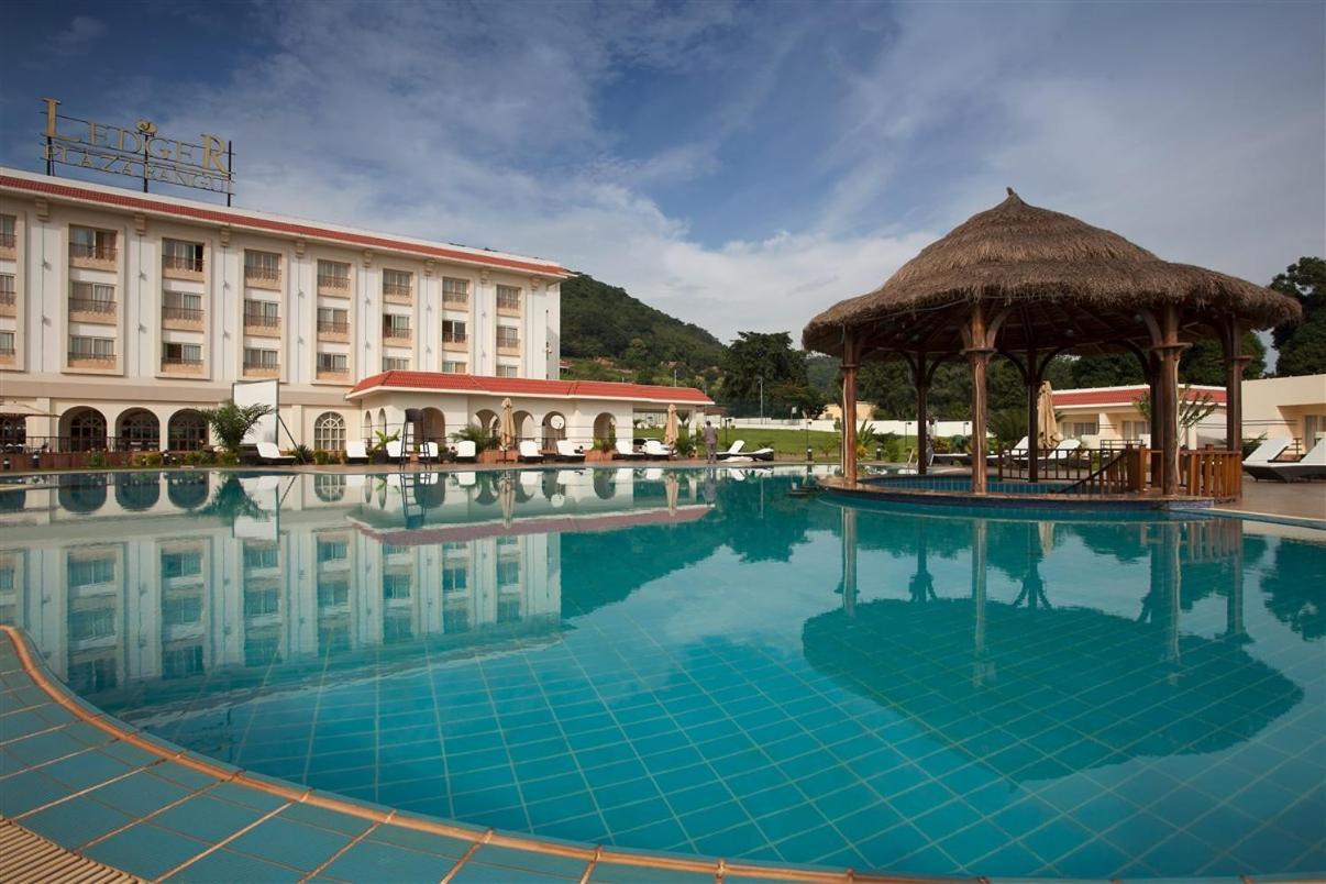 Hotel Ledger Plaza Бангѝ Екстериор снимка