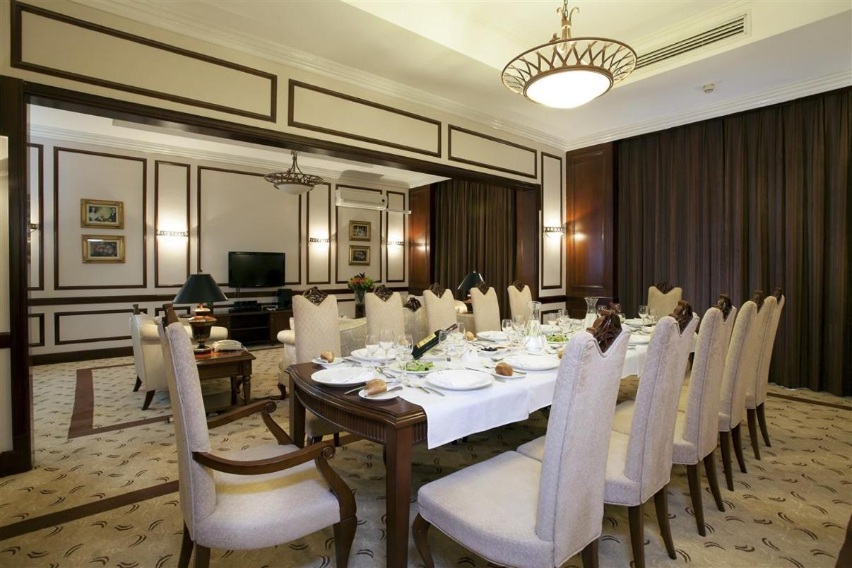 Hotel Ledger Plaza Бангѝ Екстериор снимка