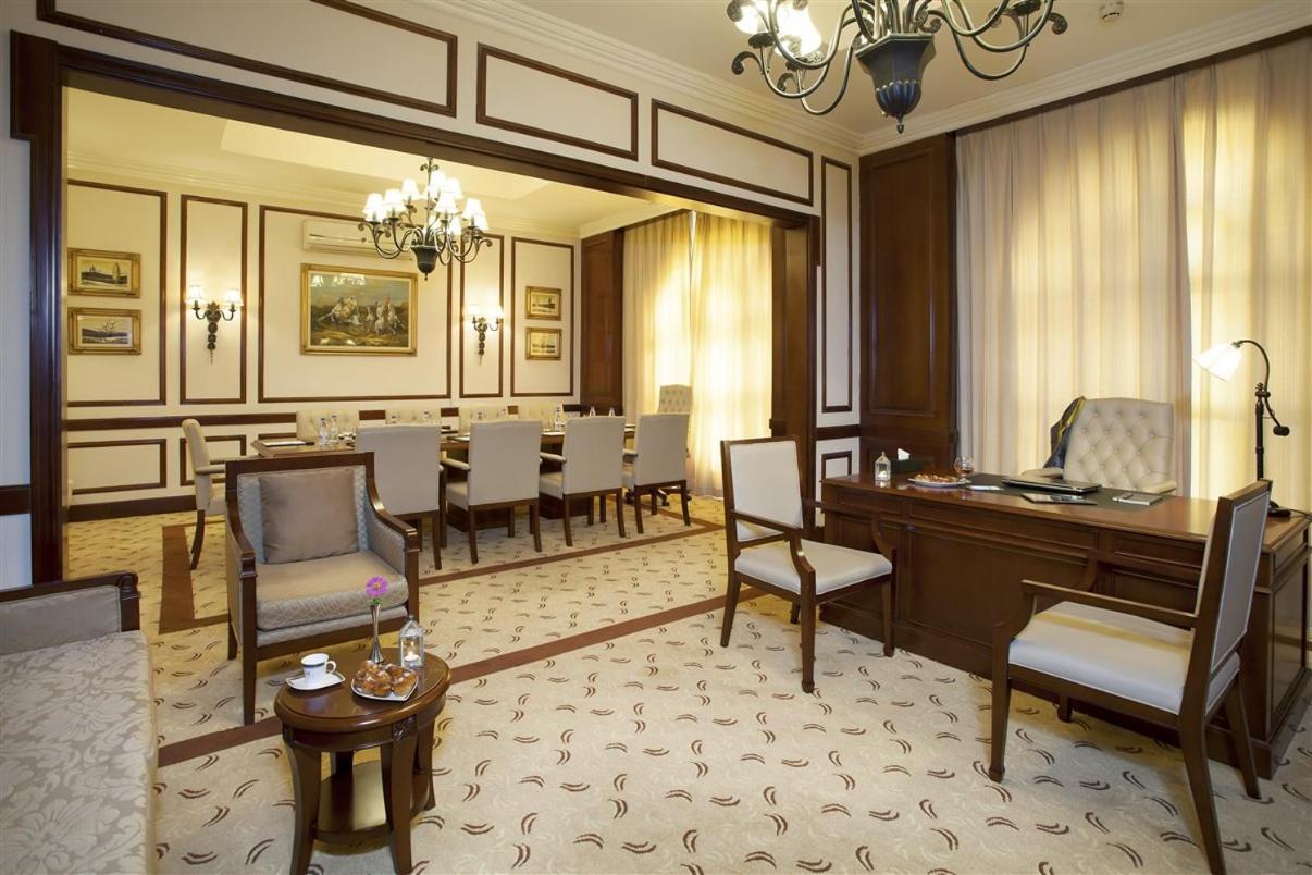 Hotel Ledger Plaza Бангѝ Екстериор снимка