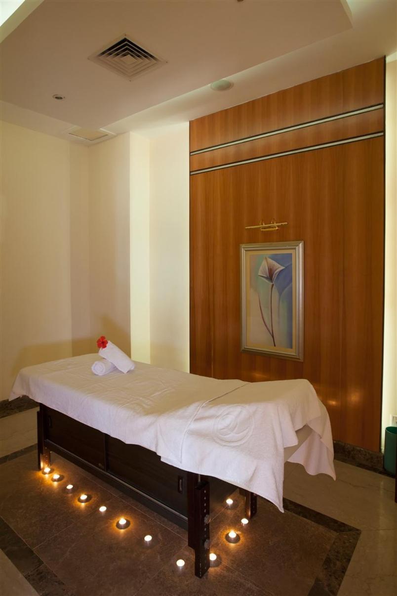 Hotel Ledger Plaza Бангѝ Екстериор снимка
