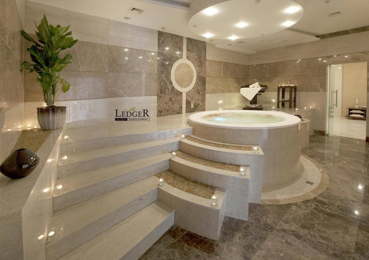 Hotel Ledger Plaza Бангѝ Екстериор снимка